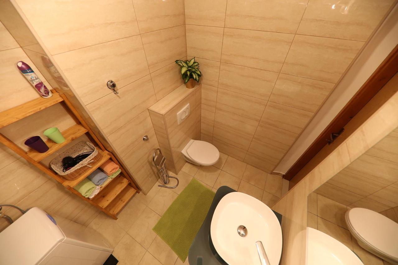 Neluna Apartment *